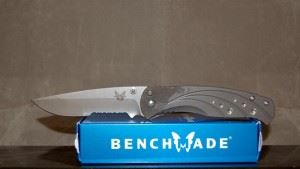 BENCHMADE 美国蝴蝶 790 Subrosa 白色半齿折刀